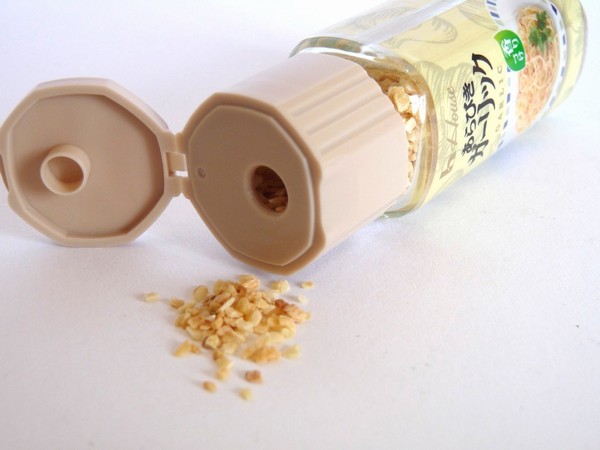 百均浪漫◆スーパーより安いね！ちょっとニンニク風味を付けるのに便利なハウスあらびきガーリック ＠100均ダイソー