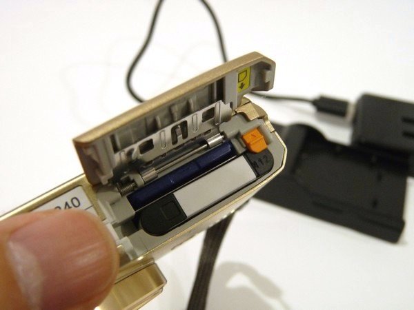 SiSO-LAB☆NIKON COOLPIX S7000とエーポケ互換バッテリー＆USB充電器