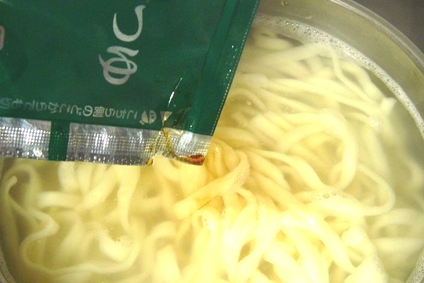 SiSO-LAB☆ダイソーのステンレス製ストッカー14cmで日清インスタント麺調理