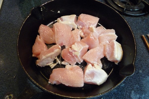SiSO-LAB☆ニトスキ！オーブン使わずにギュウギュウ焼き。鶏肉と野菜たっぷり。鶏もの肉を焼く。