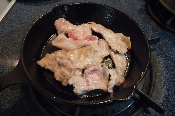 SiSO-LAB☆ニトスキ！とん平焼き風オムレツ。豚肉を焼きます。