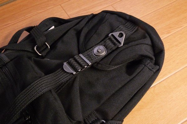SiSO-LAB☆AVIREX イーグル ボディバッグAVX305・外側上部のポケットサイズ。