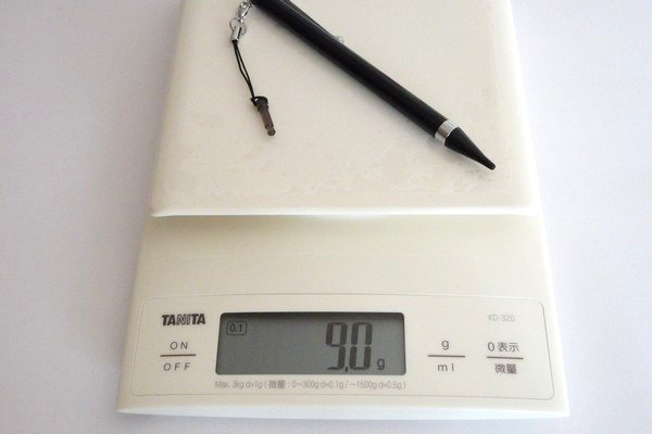 SiSO-LAB☆ELECOM極細スタイラスペンの重さは9g。