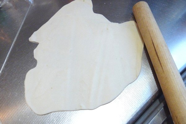 ニトスキ！キャベツの巨大餃子風。餃子の皮の作り方。