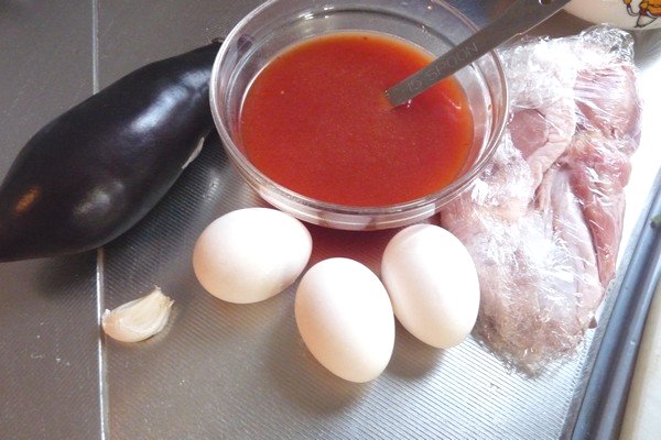ニトスキ！ふわとろ卵のチリ鶏親子鍋。材料。
