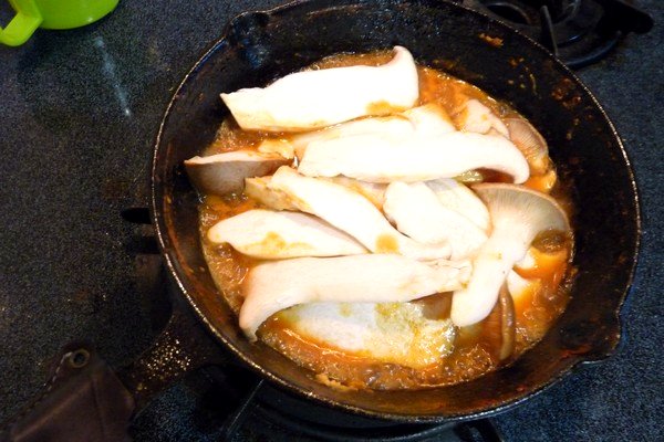 ニトスキ！ふわとろ卵のチリ鶏親子鍋。余ったソースでエリンギ鍋。