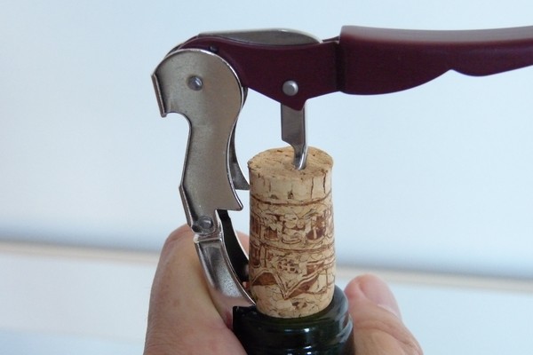 SiSO-LAB☆ソムリエナイフでのワインの開け方。