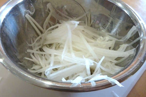 SiSO-LAB☆100均つま切り専用ピーラーで大根の甘酢サラダ。