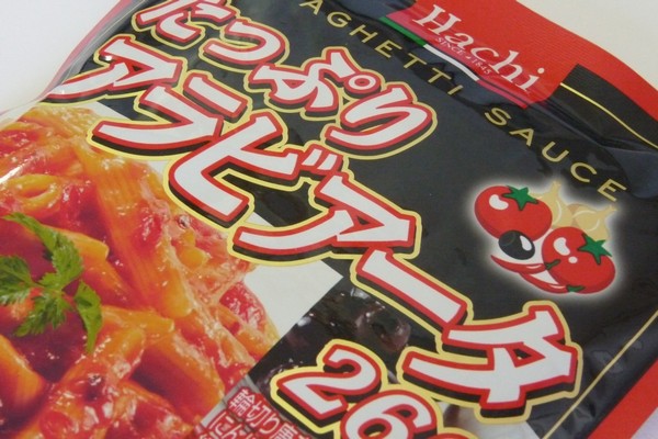 百均浪漫◆ちょっとピリ辛。ハチ食品 スパゲッティソース たっぷりアラビアータ 260g ＠100均 レモン