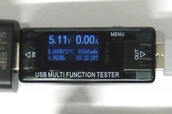 SiSO-LAB☆OLYMPUS TG-5。充電器UC-90でバッテリーLI-92Bを充電。