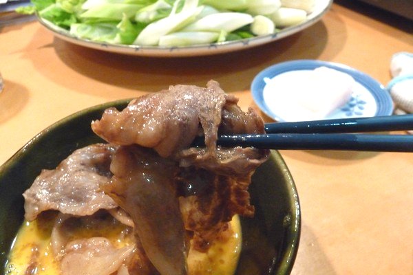 SiSO-LAB☆ふるさと納税。神奈川県南足柄市 相州牛の詰め合わせセット。牛肉を溶き卵で食べるよ。