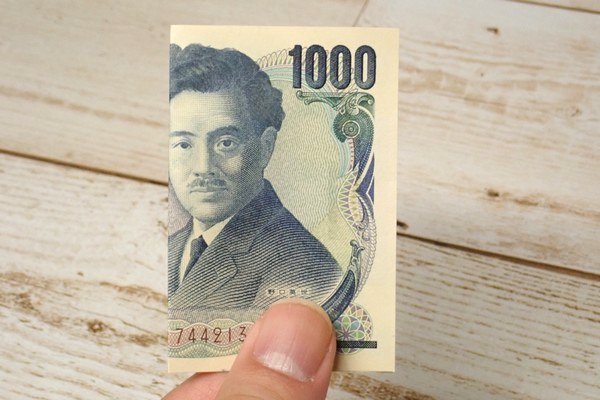 SiSO-LAB☆お年玉袋（ポチ袋）にスお札を三つ折りにして入れる方法。千円札。