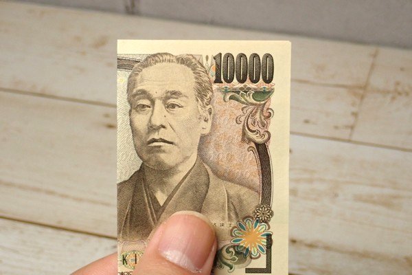 SiSO-LAB☆お年玉袋（ポチ袋）にスお札を三つ折りにして入れる方法。一万円札。