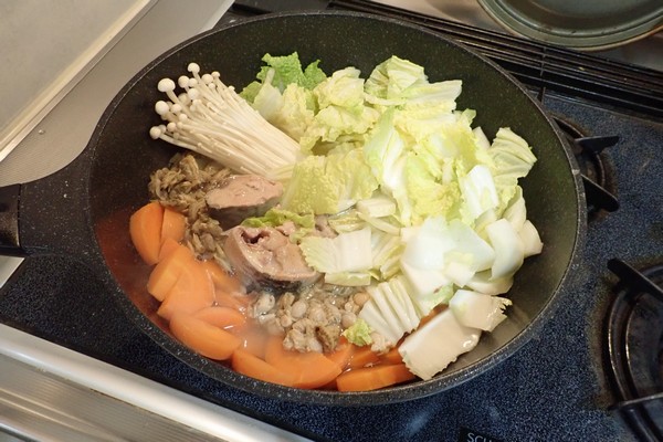 SiSO-LAB☆100均食材多用の簡単ブイヤベース風鍋。適当な野菜も追加。