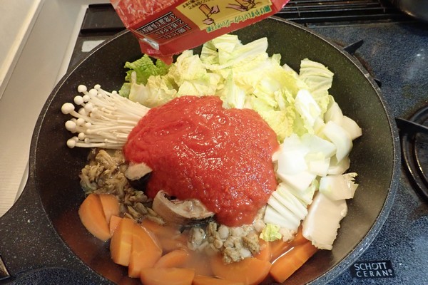 SiSO-LAB☆100均食材多用の簡単ブイヤベース風鍋。あらごしトマト、結構濃厚。