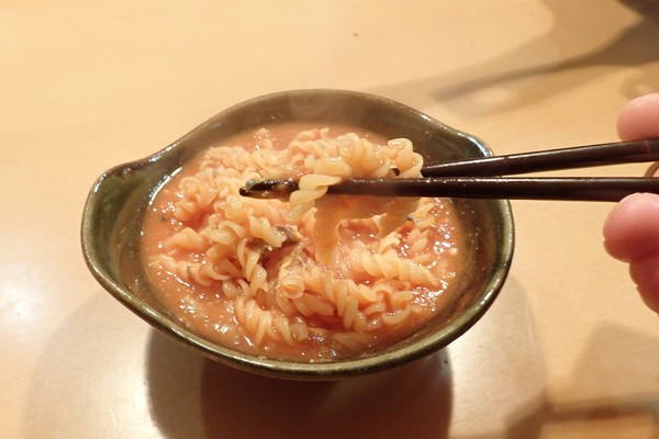 SiSO-LAB☆100均食材多用の簡単ブイヤベース風鍋。食べたらシメのパスタ。熱々のウマウマ。