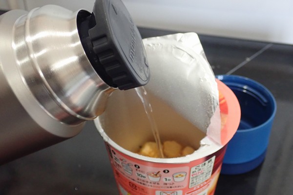 SiSO-LAB☆モンベル アルパインサーモボトル0.9L。保温性能実験。カップスープが美味しくできるよ。