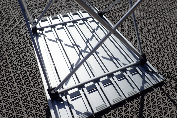 SiSO-LAB☆ノーブランド軽量折りたたみアルミテーブル。組み立て方法。