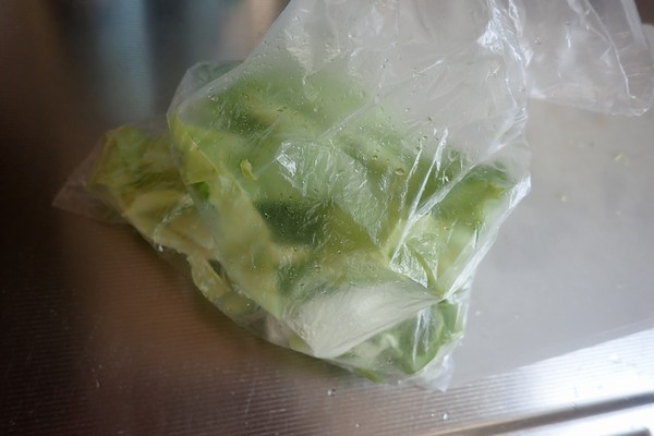 SiSO-LAB☆山飯。フライパン＋キャベツで焼売。緑がまぶしいキャベツ。