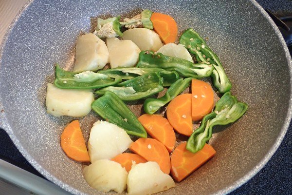 SiSO-LAB☆ふるさと納税 北海道白糠町 鹿肉ブロック。付け合わせの野菜。