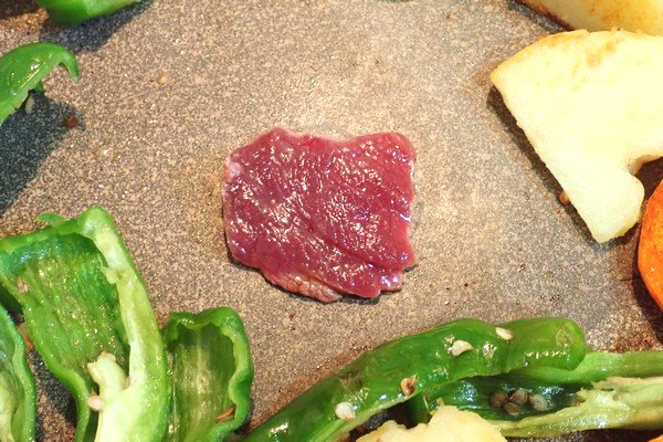 SiSO-LAB☆ふるさと納税 北海道白糠町 鹿肉ブロック。ちょっとスライスして試食。