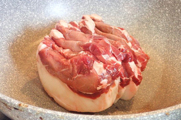SiSO-LAB☆ふるさと納税 カレー粉で作ったカレーで猪肉堪能。ロース肉、脂を出す。
