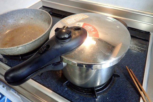 SiSO-LAB☆ふるさと納税 カレー粉で作ったカレーで猪肉堪能。圧力鍋で加圧調理。