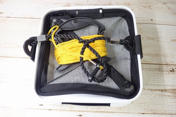 SiSO-LAB☆釣り用に白い折りたたみバケツ購入。ロープ付きなので水くみに使える。