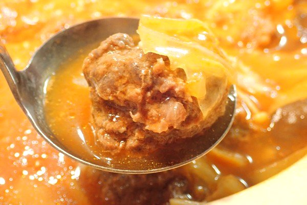 ジビエ鹿肉セットの大きなミートボールで、トマトスープを使った洋風鍋。ボリュームがあっていい感じ！
