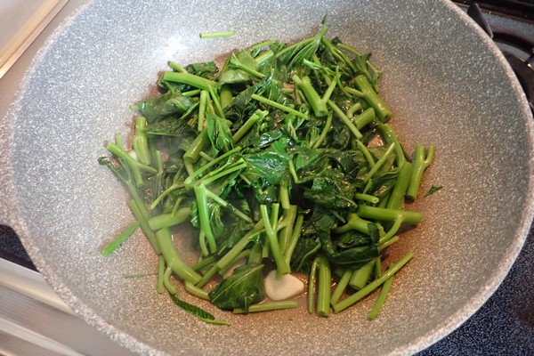 SiSO-LAB☆台湾 味の素 ほんだし（烹大師） ホタテ風味（干貝風味）。いろいろな料理に使ってみたよ。台湾流空心菜炒め。
