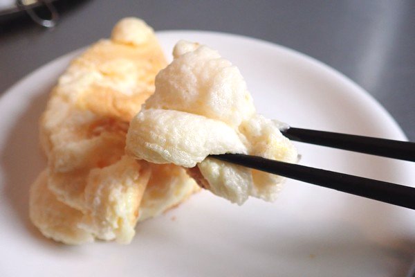 SiSO-LAB☆100均ダイソーグッズでモンサンミッシェル風のふわふわオムレツを作る。ふわ泡ホイッパー。できた！フワフワ！きっとこんな感じの食べ物に違いない。