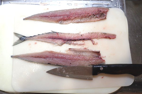 SiSO-LAB☆100均小出刃包丁で魚を三枚おろし。完了。
