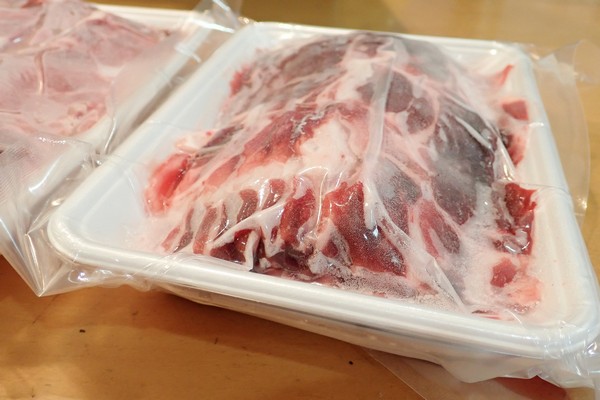 SiSO-LAB☆ふるさと納税 長崎県川棚町 天然猪肉1kgスライス。１パックあたり500gというだけあってボリューム満点。