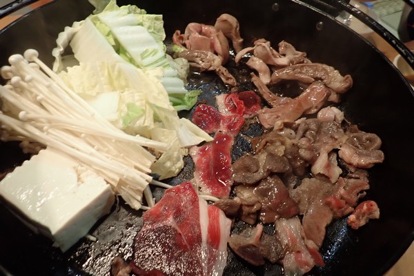 SiSO-LAB☆長崎県川棚町の天然猪肉1kgスライスで牡丹すき焼き。続いて鍋状態に。