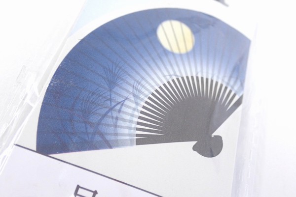 百均浪漫◆やや大きめの23cm扇子、コンパクトになるのでビジネスバッグの隙間に収納しておくのに便利。 ＠100均 セリア