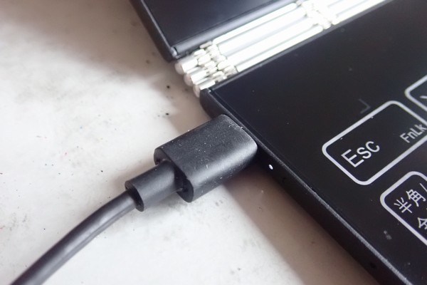 SiSO-LAB☆YOGA BOOK、バッテリが弱ってきたかな。USB給電してあげれば比較的まともに動作。
