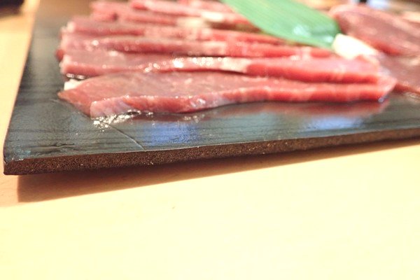 SiSO-LAB☆ふるさと納税・北海道鷹栖町・エゾ鹿肉モモスライスで紅葉すき焼き。モモスライス。ちょっと厚みがあるよ。
