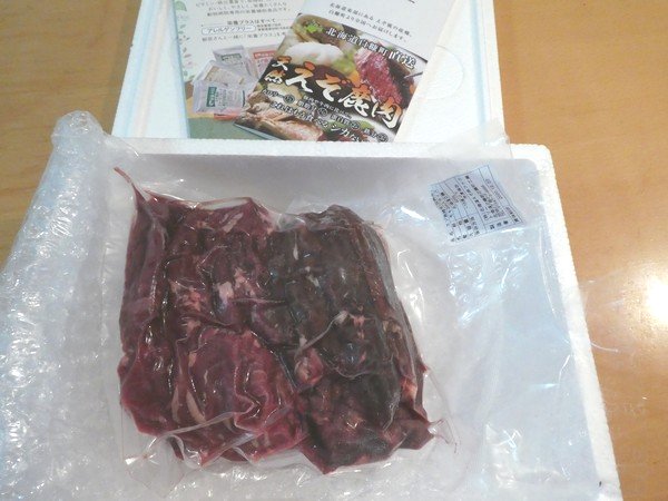 SiSO-LAB☆ふるさと納税・北海道白糠町・エゾ鹿肉スライス600g。発泡スチロールの箱に入っていたよ。