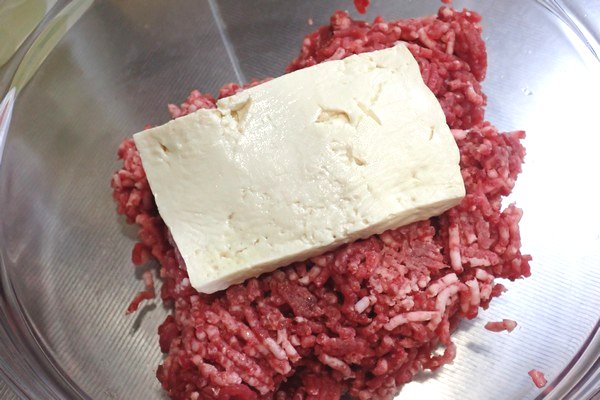 SiSO-LAB☆ふるさと納税・徳島県那賀町、阿波ジビエ 那賀町産シカ肉 ・イノシシ肉の合挽ミンチでハンバーグ。今回は増量のため豆腐を追加。