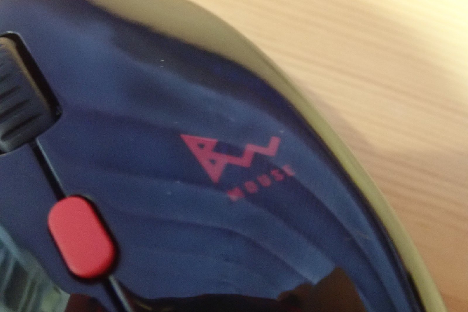 サンワサプライ SANWA SUPPLY マウス Bluetooth ワイヤレス 無線 両対応 静音 ブルーLED 5ボタン マルチペアリング レシーバー収納 5ボタン カウント切り替え機能 機能割り当て 中型サイズ Bluetooth5.0 2.4GHz MA-WBTBL193BKR