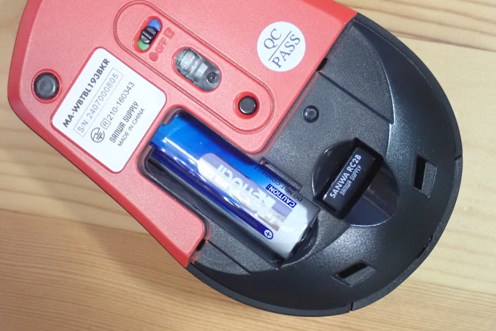 サンワサプライ SANWA SUPPLY マウス Bluetooth ワイヤレス 無線 両対応 静音 ブルーLED 5ボタン マルチペアリング レシーバー収納 5ボタン カウント切り替え機能 機能割り当て 中型サイズ Bluetooth5.0 2.4GHz MA-WBTBL193BKR