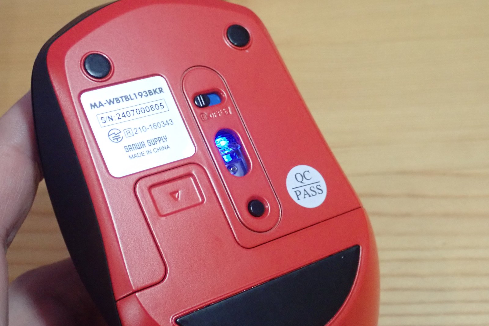 サンワサプライ SANWA SUPPLY マウス Bluetooth ワイヤレス 無線 両対応 静音 ブルーLED 5ボタン マルチペアリング レシーバー収納 5ボタン カウント切り替え機能 機能割り当て 中型サイズ Bluetooth5.0 2.4GHz MA-WBTBL193BKR