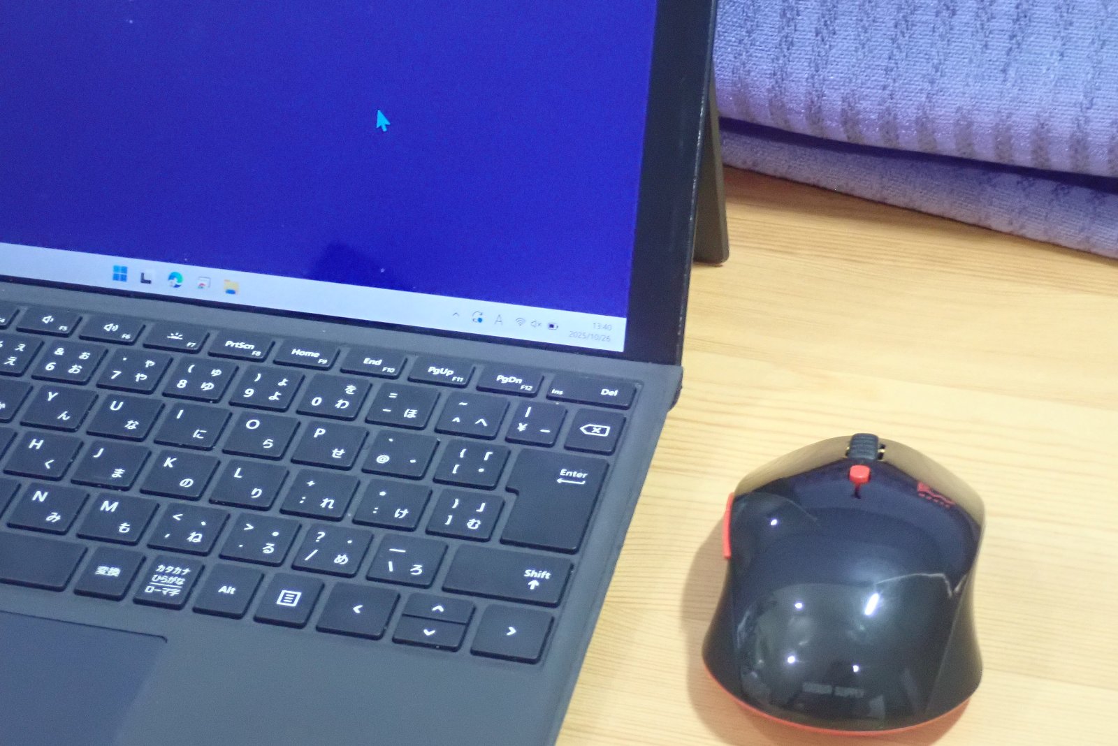 サンワサプライ SANWA SUPPLY マウス Bluetooth ワイヤレス 無線 両対応 静音 ブルーLED 5ボタン マルチペアリング レシーバー収納 5ボタン カウント切り替え機能 機能割り当て 中型サイズ Bluetooth5.0 2.4GHz MA-WBTBL193BKR