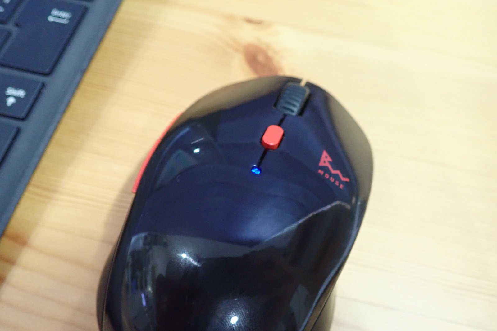 サンワサプライ SANWA SUPPLY マウス Bluetooth ワイヤレス 無線 両対応 静音 ブルーLED 5ボタン マルチペアリング レシーバー収納 5ボタン カウント切り替え機能 機能割り当て 中型サイズ Bluetooth5.0 2.4GHz MA-WBTBL193BKR