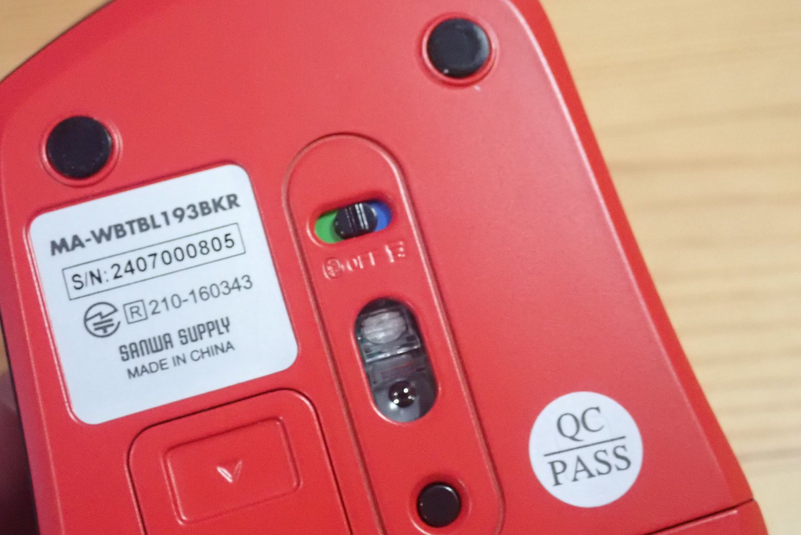 サンワサプライ SANWA SUPPLY マウス Bluetooth ワイヤレス 無線 両対応 静音 ブルーLED 5ボタン マルチペアリング レシーバー収納 5ボタン カウント切り替え機能 機能割り当て 中型サイズ Bluetooth5.0 2.4GHz MA-WBTBL193BKR