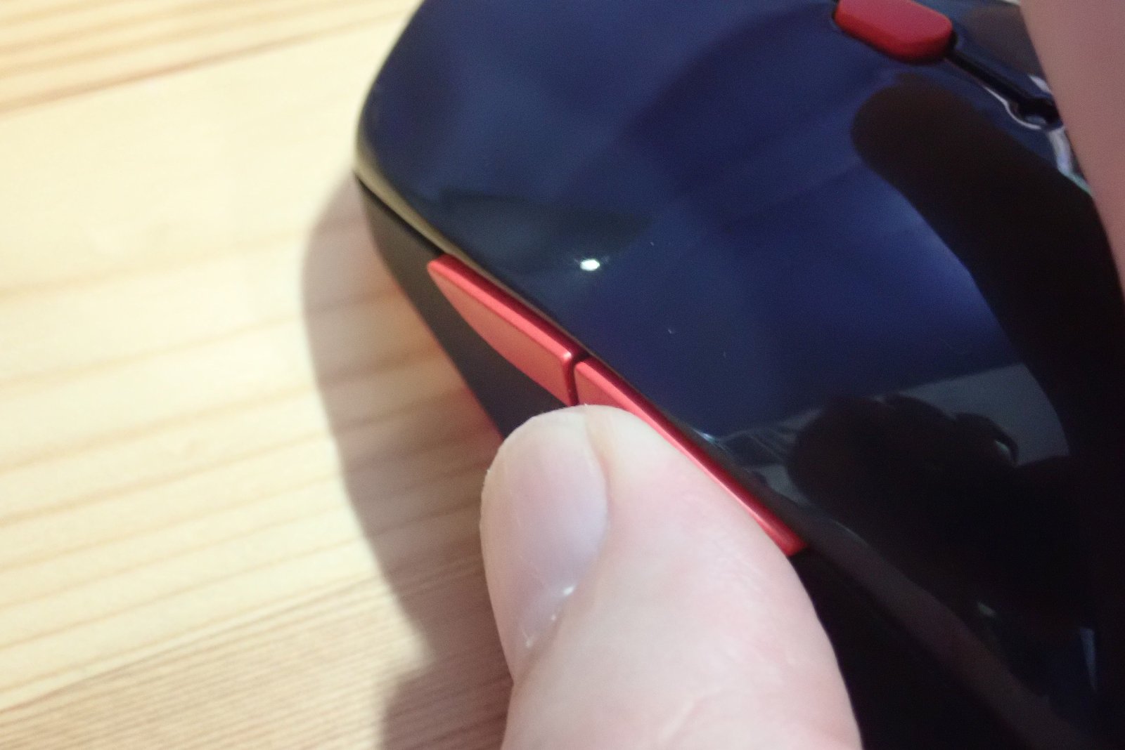 サンワサプライ SANWA SUPPLY マウス Bluetooth ワイヤレス 無線 両対応 静音 ブルーLED 5ボタン マルチペアリング レシーバー収納 5ボタン カウント切り替え機能 機能割り当て 中型サイズ Bluetooth5.0 2.4GHz MA-WBTBL193BKR